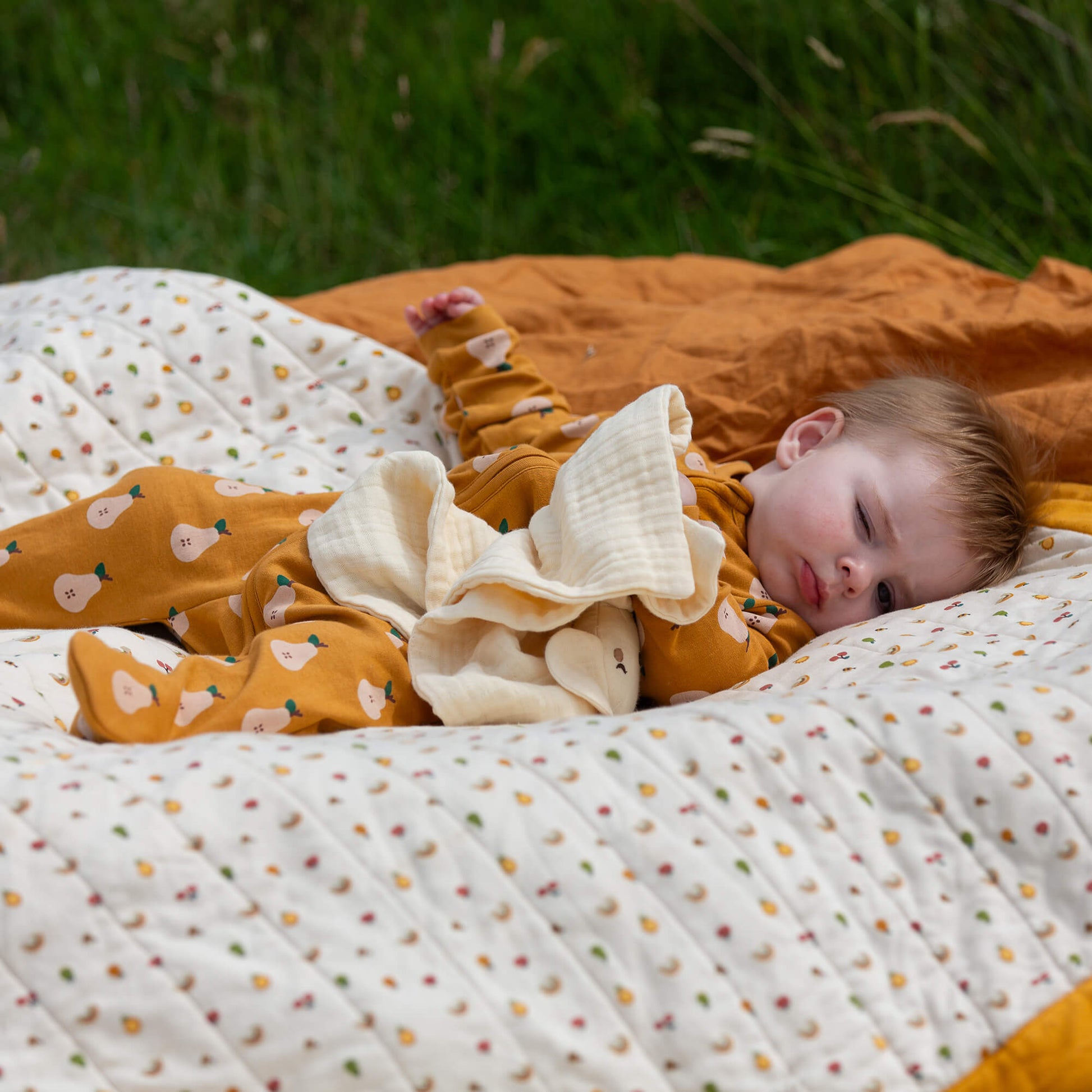 Summer Pears Zip Organic Babygrow Gold / Newborn