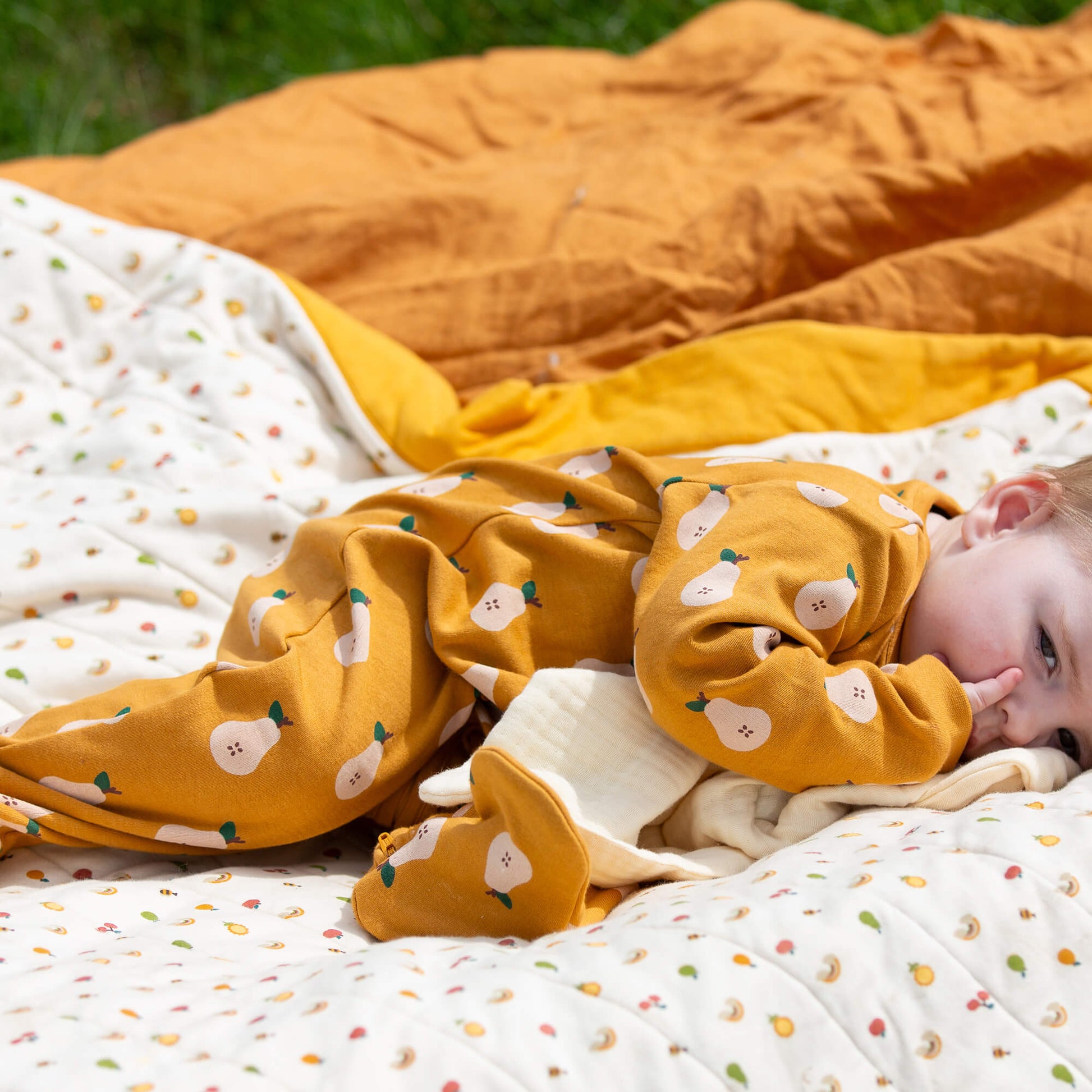 Summer Pears Zip Organic Babygrow Gold / Newborn