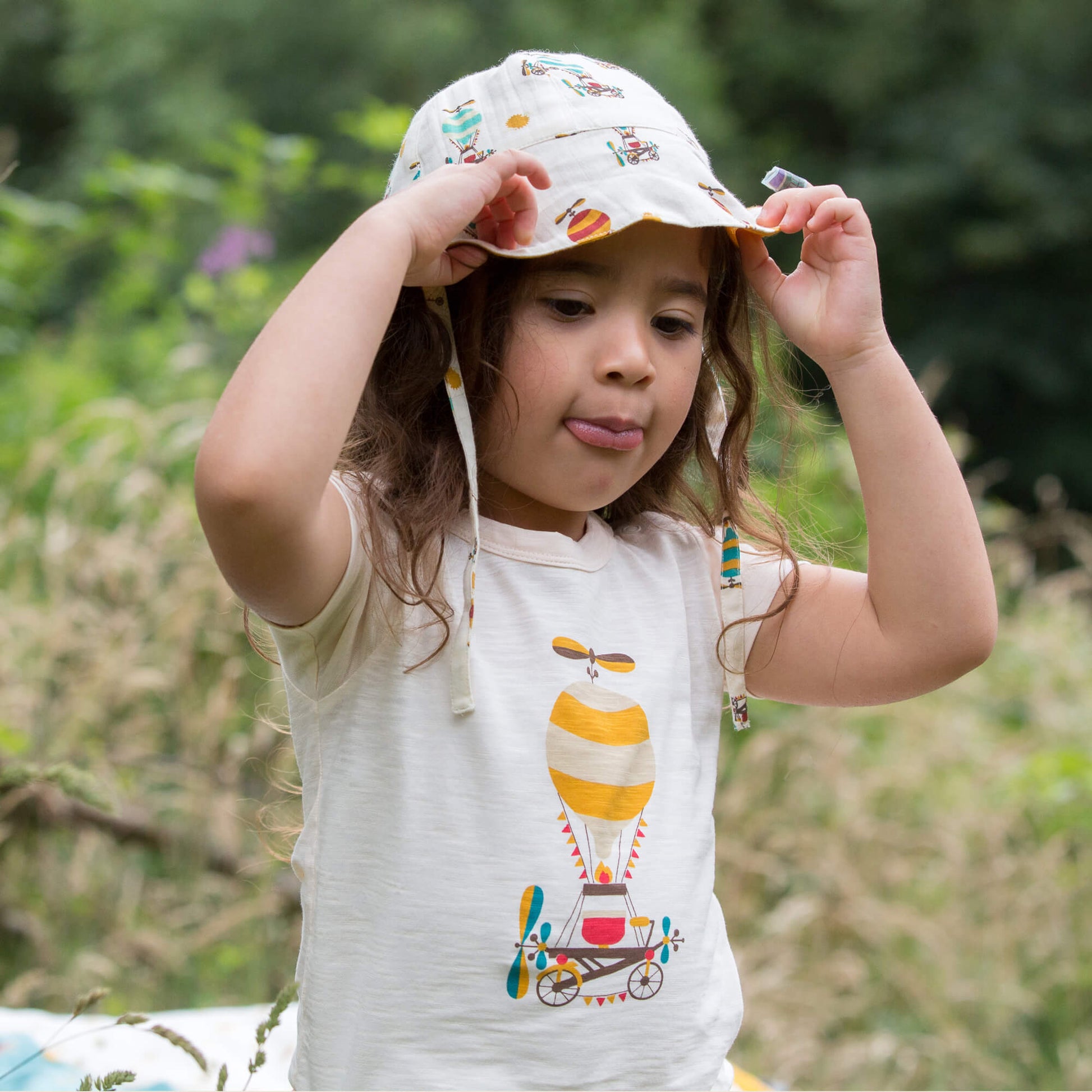 Little-Green-Radicals-Cream-Reversible-Sunhat-Hot-Air-Balloon-Print-Kid
