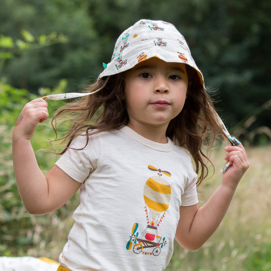 Little-Green-Radicals_Cream-And_Yellow-Organic-Short-Sleeve-T-Shirt-With-Hot_Air-Balloon-Print-Kid-Closeup