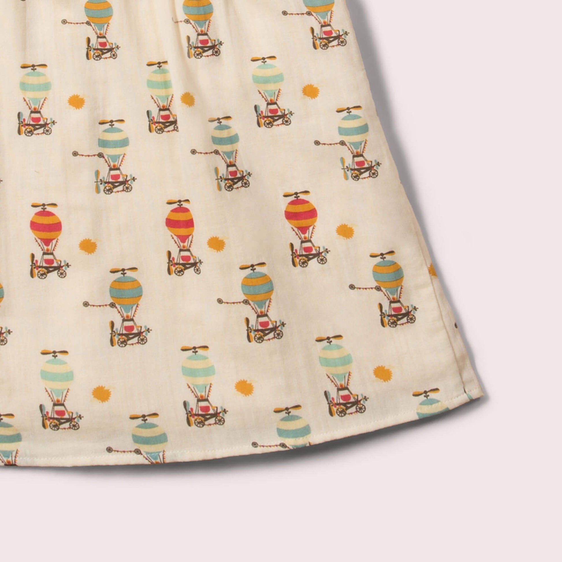 Little-Green-Radicals_Cream-Organic-Button-Dress-With-Hot-Air-Balloon-Print-Closeup-View